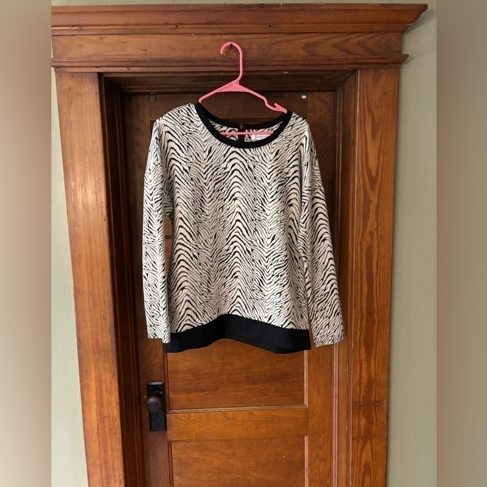 Liz Claiborne M Black White Boat Neck Back Zip Zebra Print Pullover Sweater